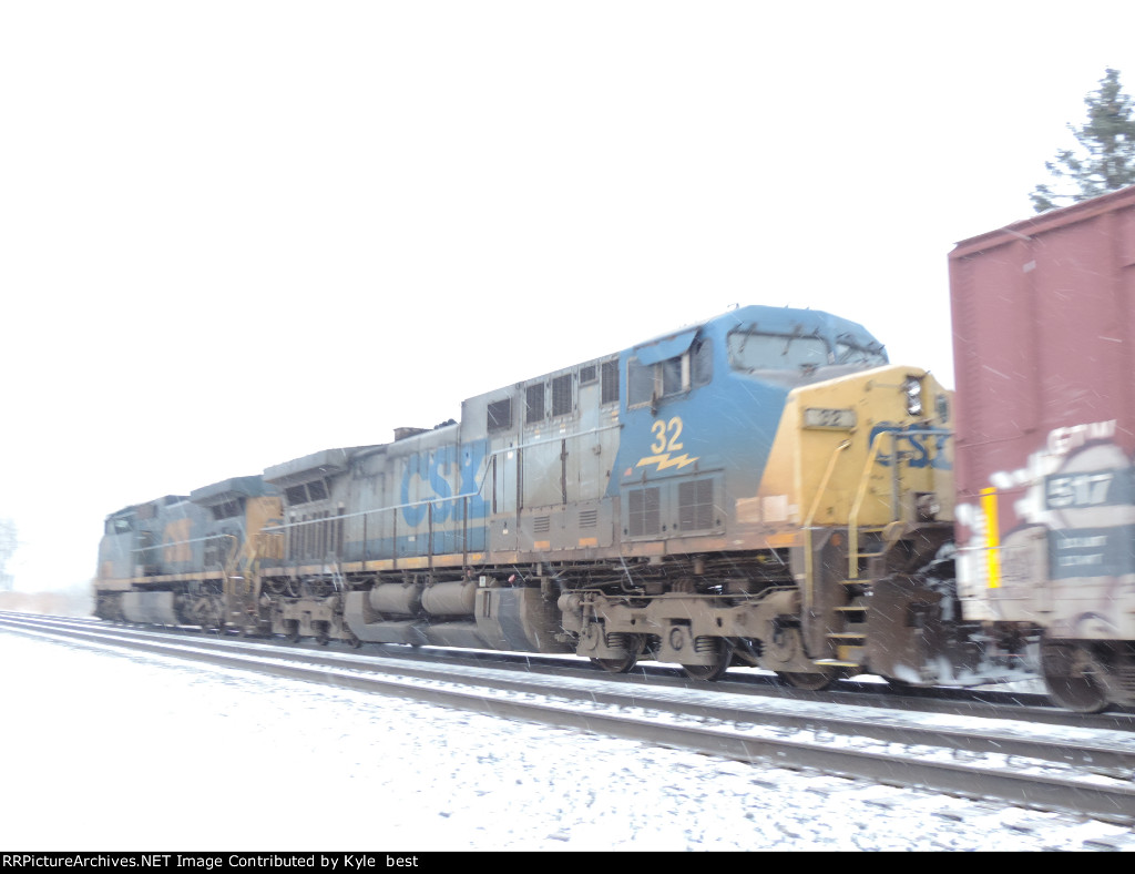 CSX 32 on M560